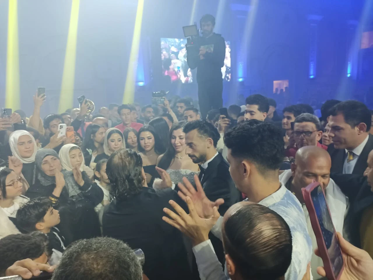 بمشاركة عمر كمال وبيكهام.. أحمد عبدالقادر لاعب الأهلي يحتفل بزفافه في الدقهلية